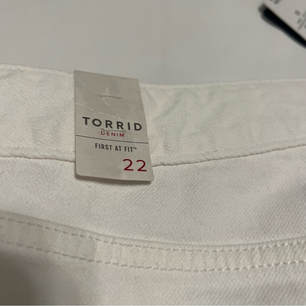 NWT button fly TORRID shorts - Picture 5 of 6